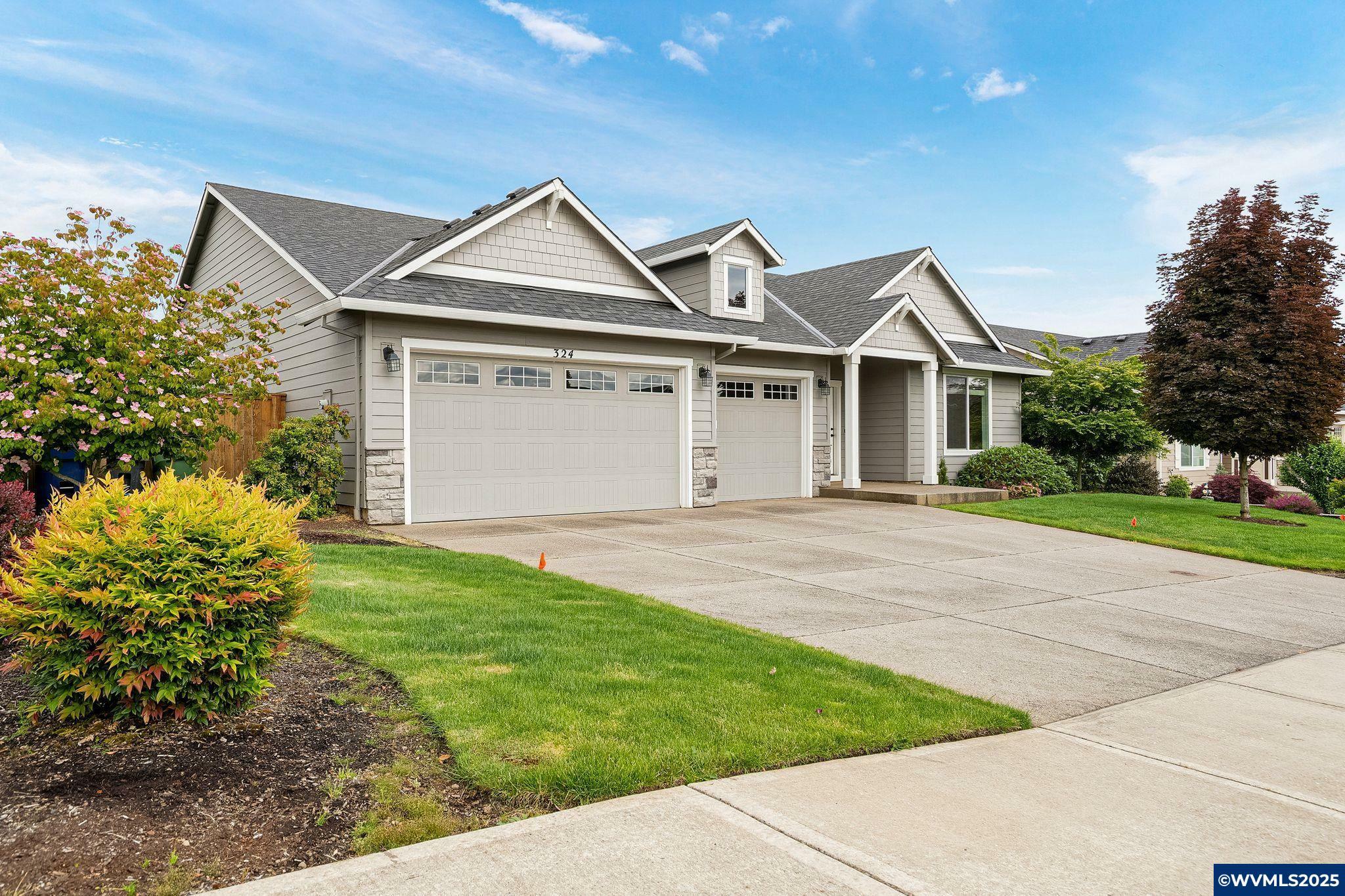 Property Photo: 324 Belgian St OR 97385