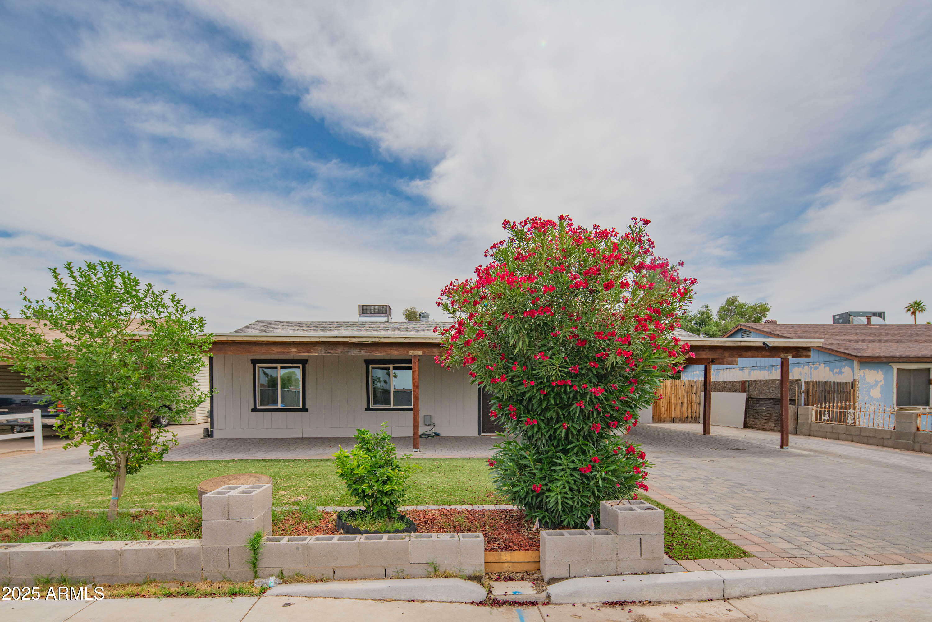 Property Photo: 1861 N 63rd Avenue AZ 85035
