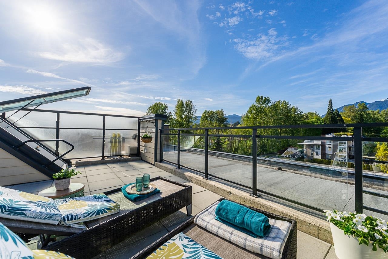 Property Photo: 733 W 14th Street 402 BC V7M 0C6