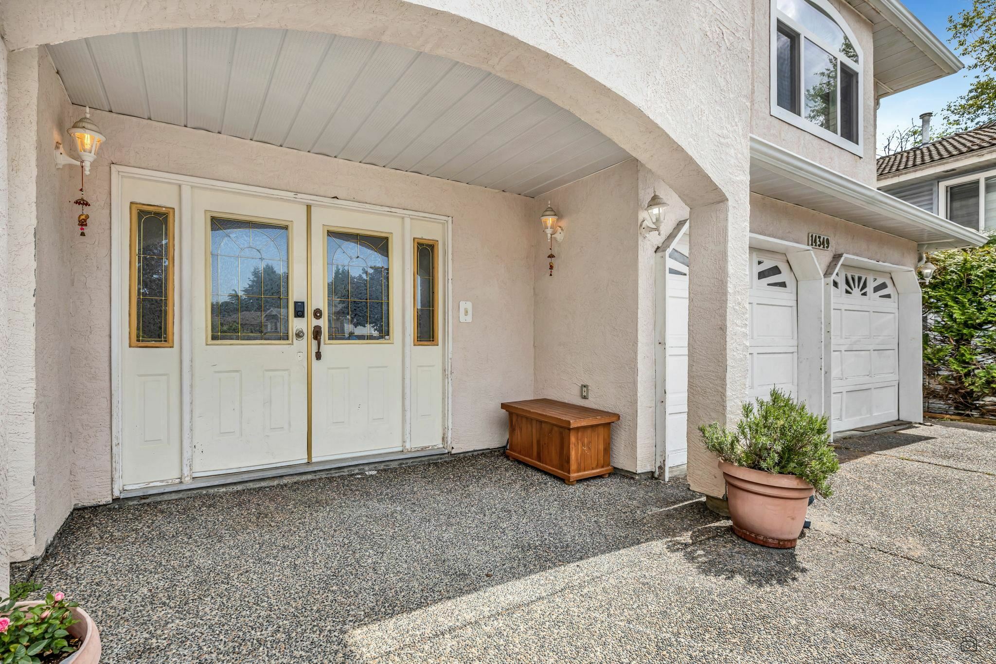 Photo de la propriété: 14349 90 Avenue BC V3V 7W2