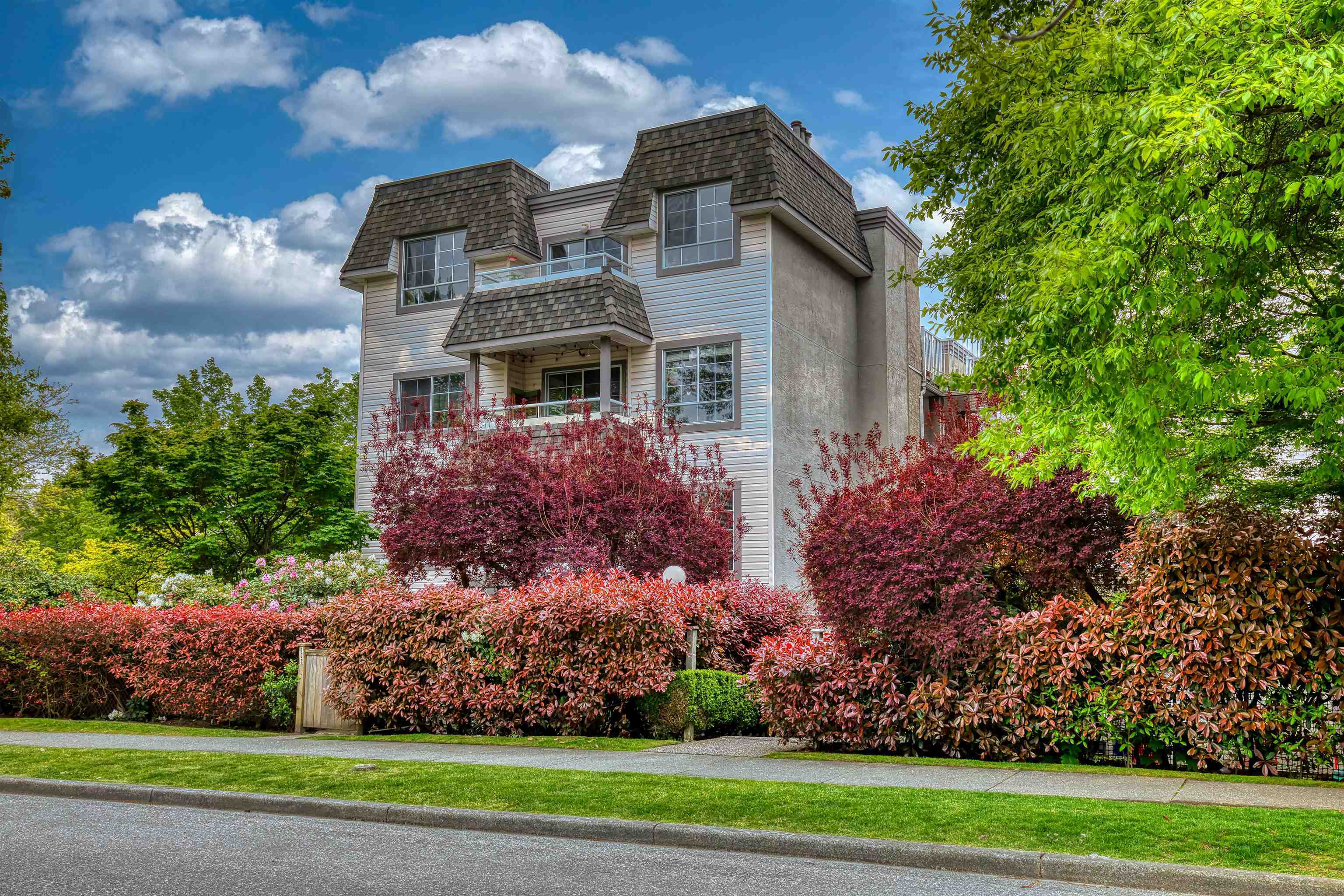 Property Photo: 1950 E 11th Avenue 105 BC V5N 1Z2