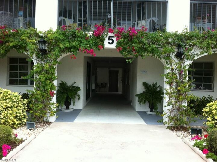 Property Photo:  5 High Point Cir W 303  FL 34103 