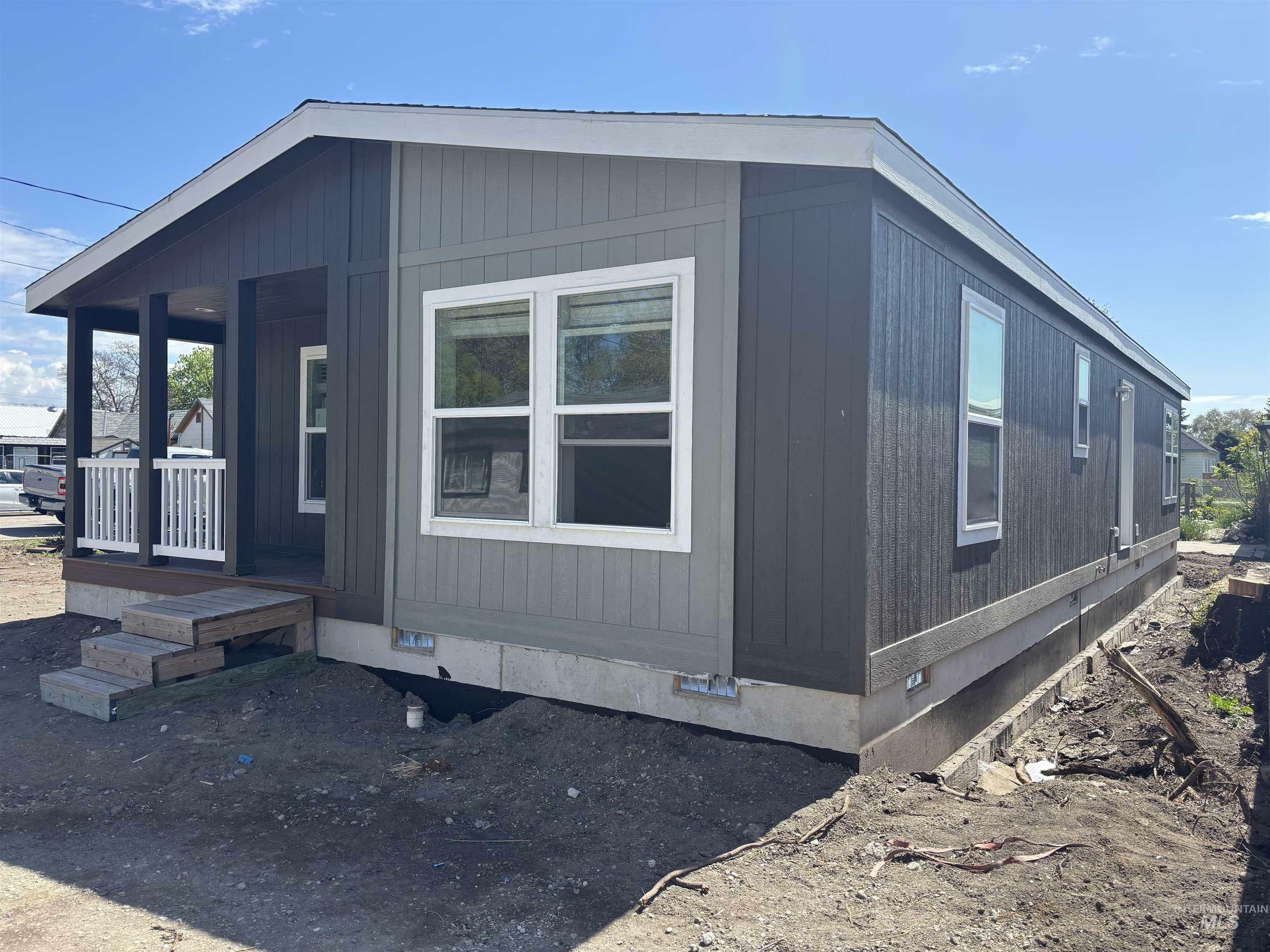Property Photo: 1315 2nd St N ID 83687
