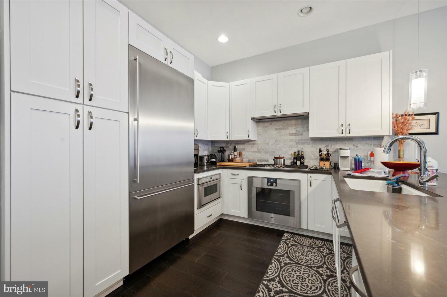 Property Photo: 410 S Front Street 206 PA 19147