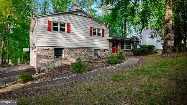 Property Photo: 113 Creekwood Drive PA 19053