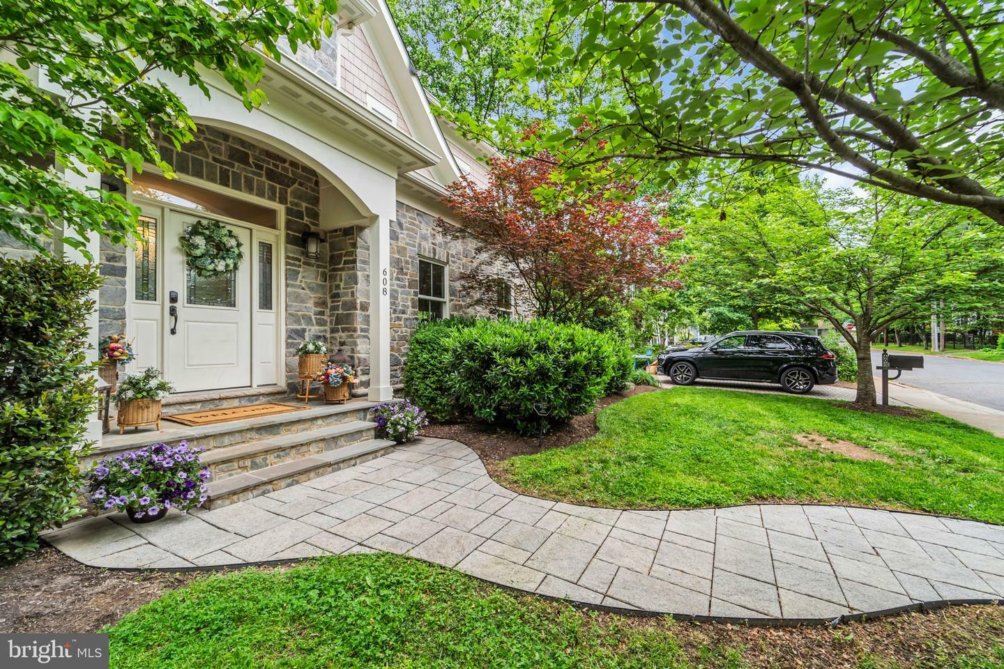 Property Photo: 608 Fulton Avenue VA 22046