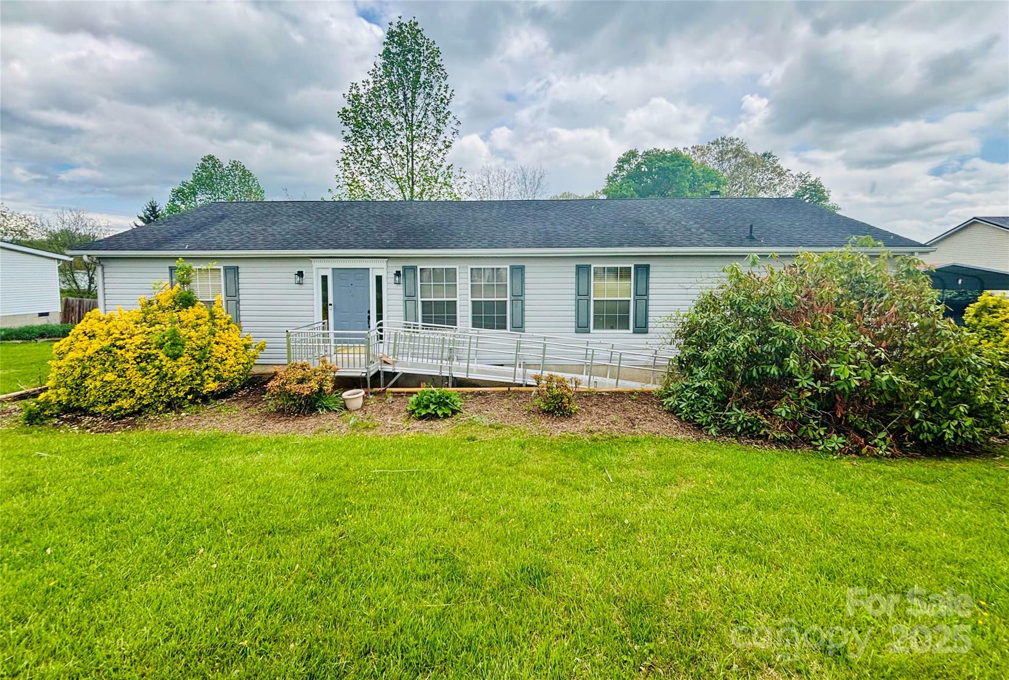 16 English Oaks Drive  Candler NC 28715 photo