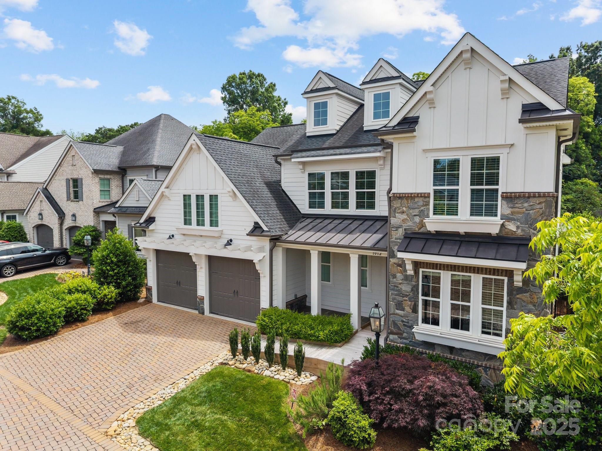 Property Photo: 1012 N Sharon Amity Road NC 28211