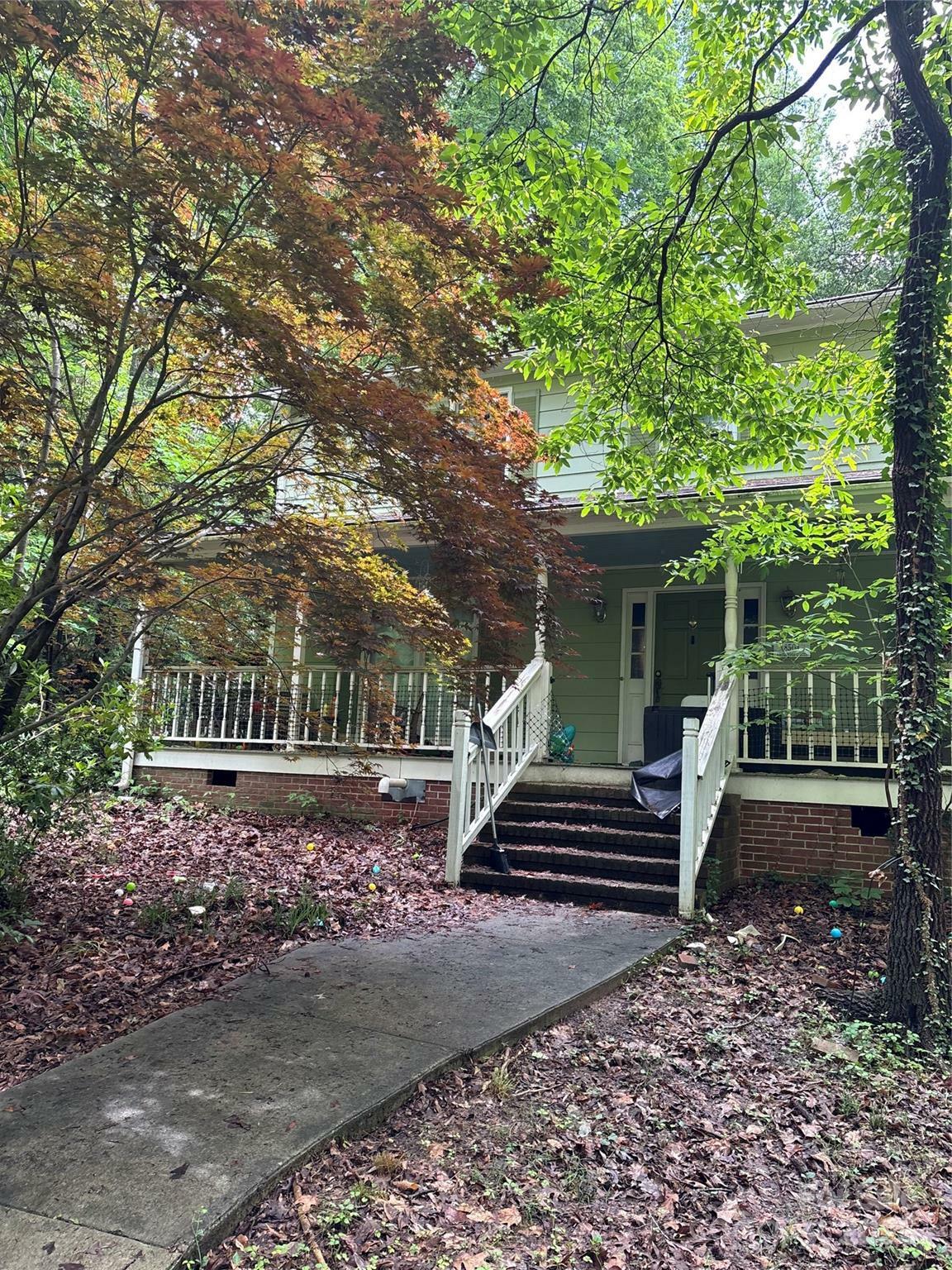 Property Photo: 8504 Knollwood Circle NC 28213