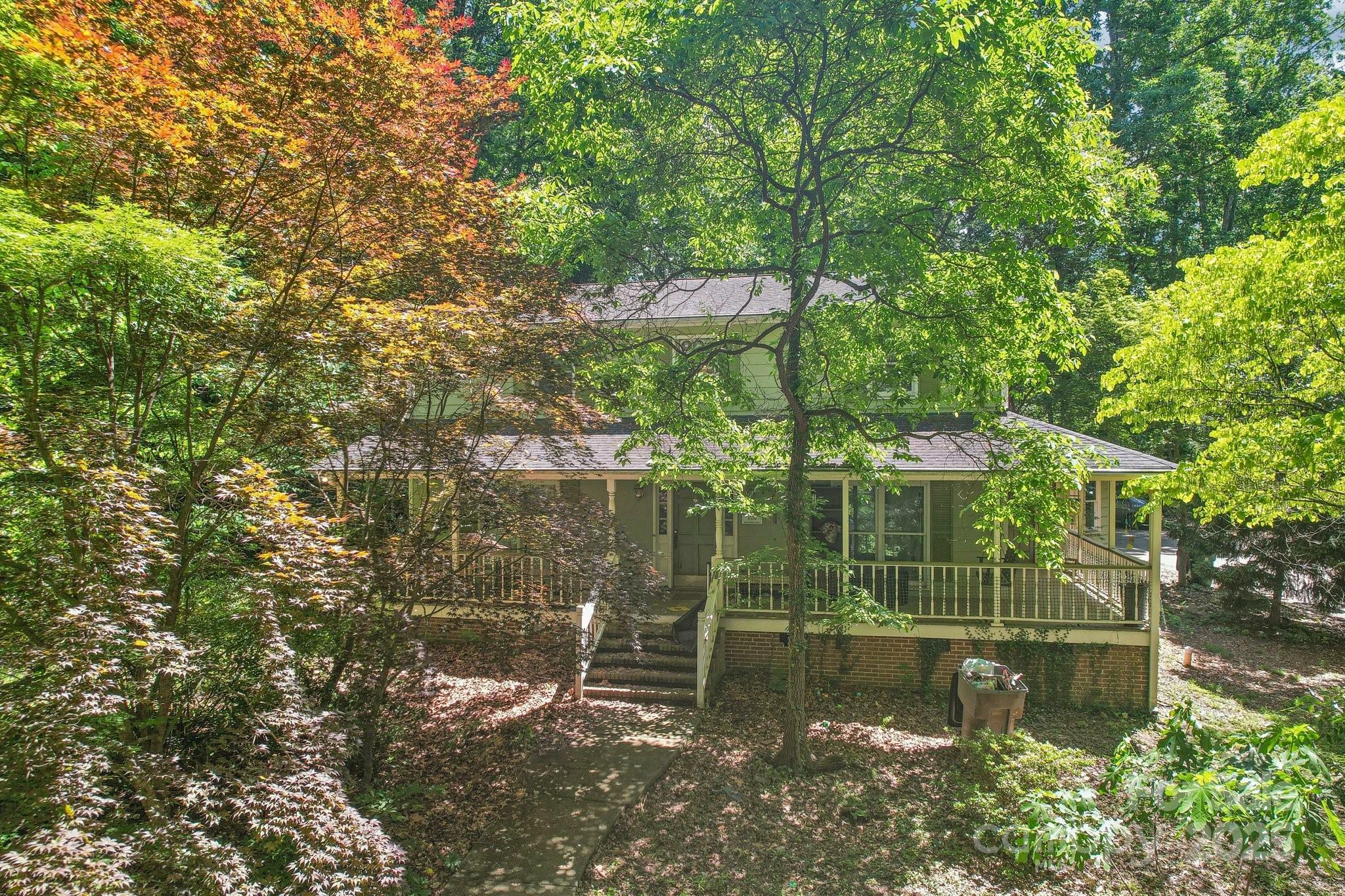 Property Photo: 8504 Knollwood Circle NC 28213