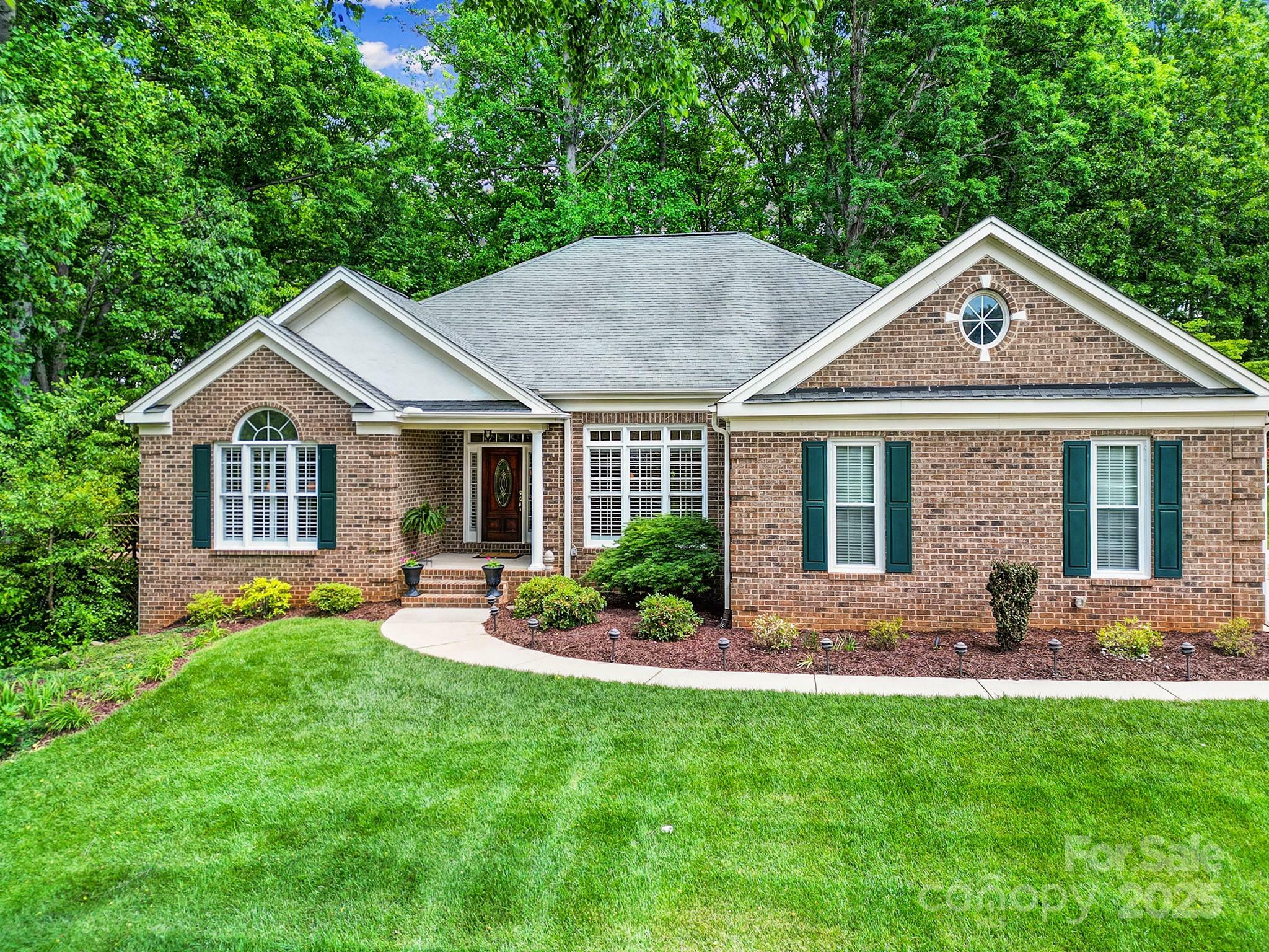 Property Photo: 160 Fernbrook Drive NC 28117