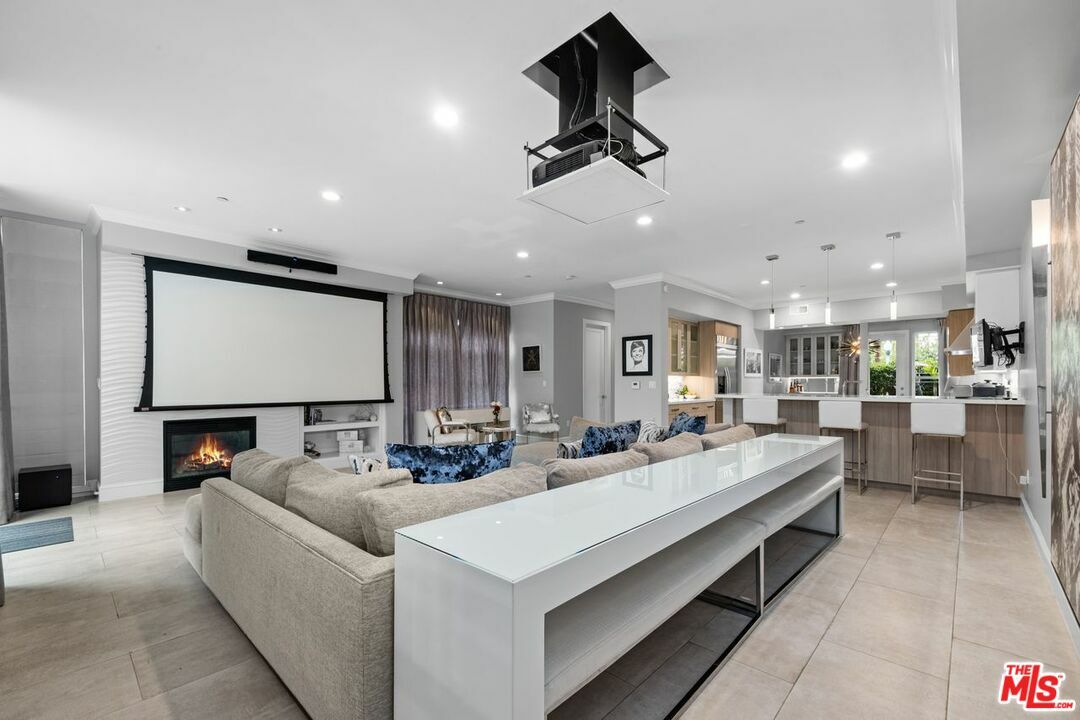 Property Photo: 6099 S Seabluff Dr CA 90094