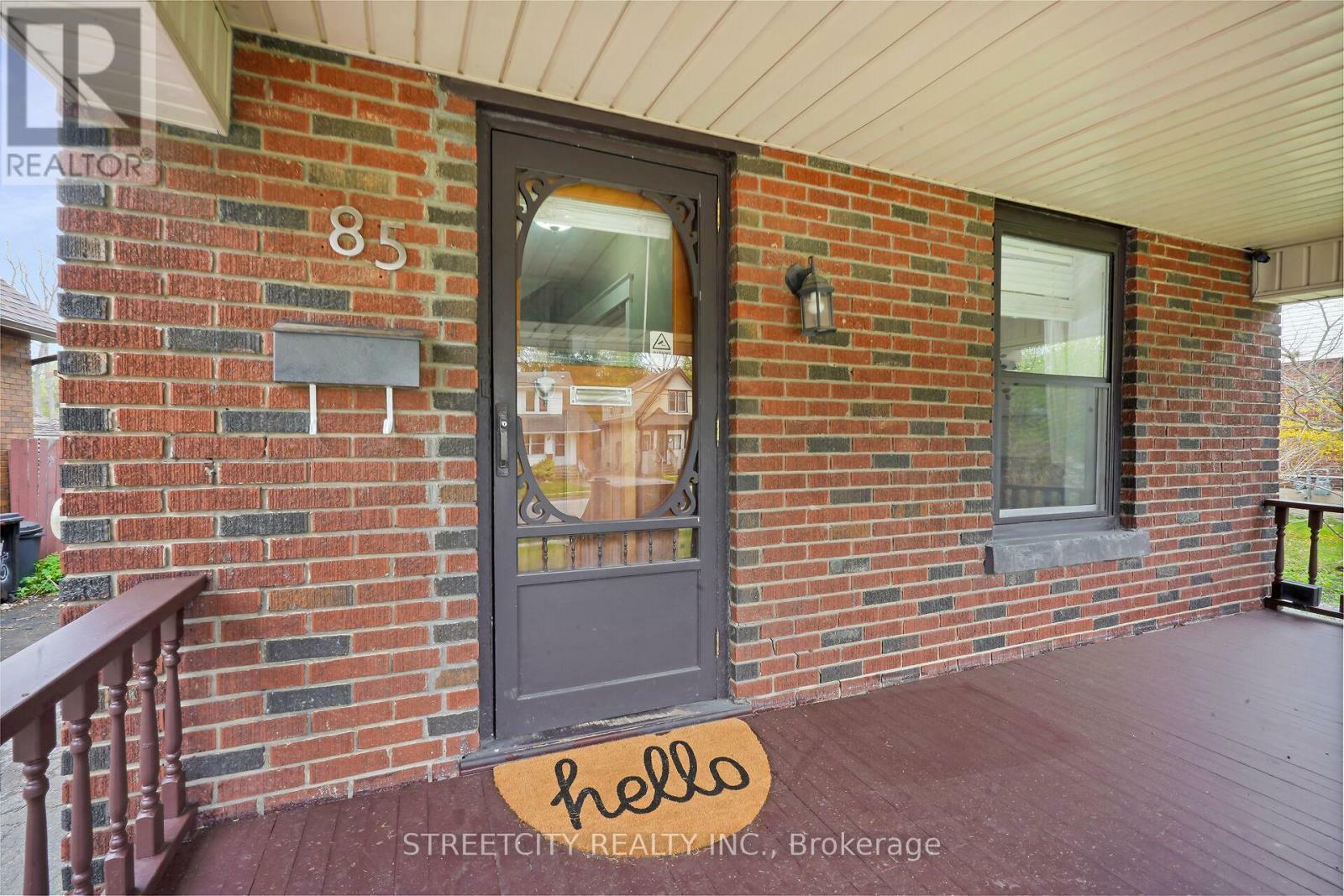 Property Photo: 85 Springbank Drive ON N6J 1E5