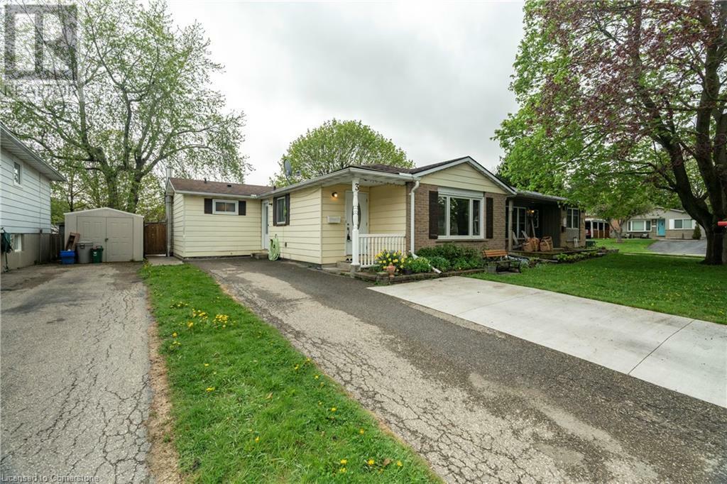 Property Photo: 3 Oak Drive ON N3B 1X5