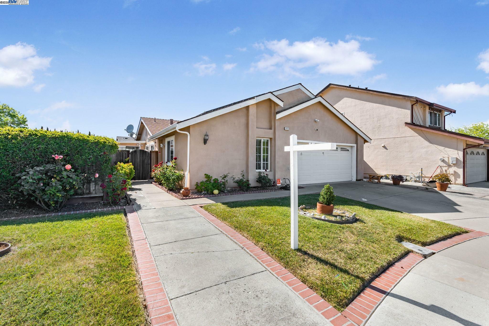 Property Photo: 34263 Lennox Ct CA 94555