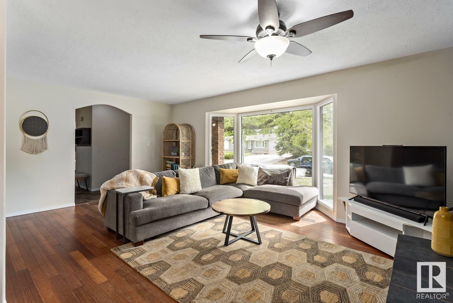Property Photo: 21 Marion Drive AB T8A 3W3