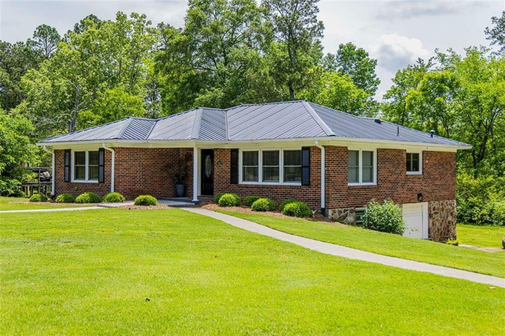 Property Photo: 2627 Lakeridge Circle GA 30165