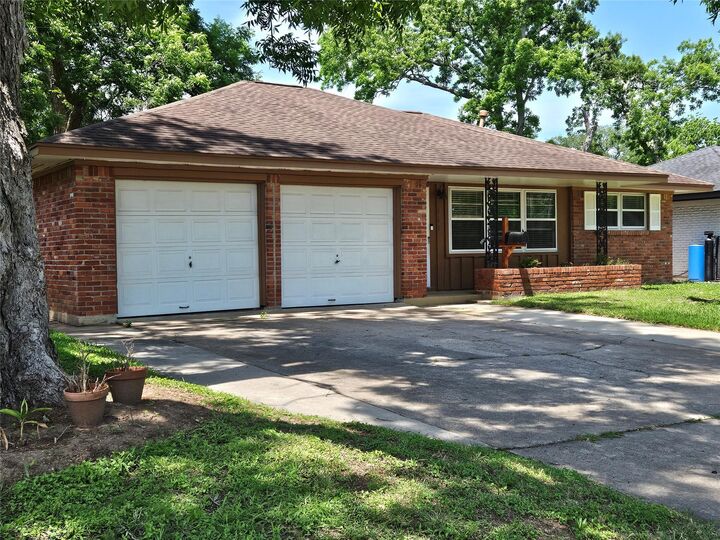 Property Photo: 111 Carnation Street TX 77566