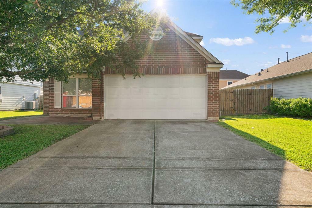 Property Photo: 8006 Saffron Lane TX 77521