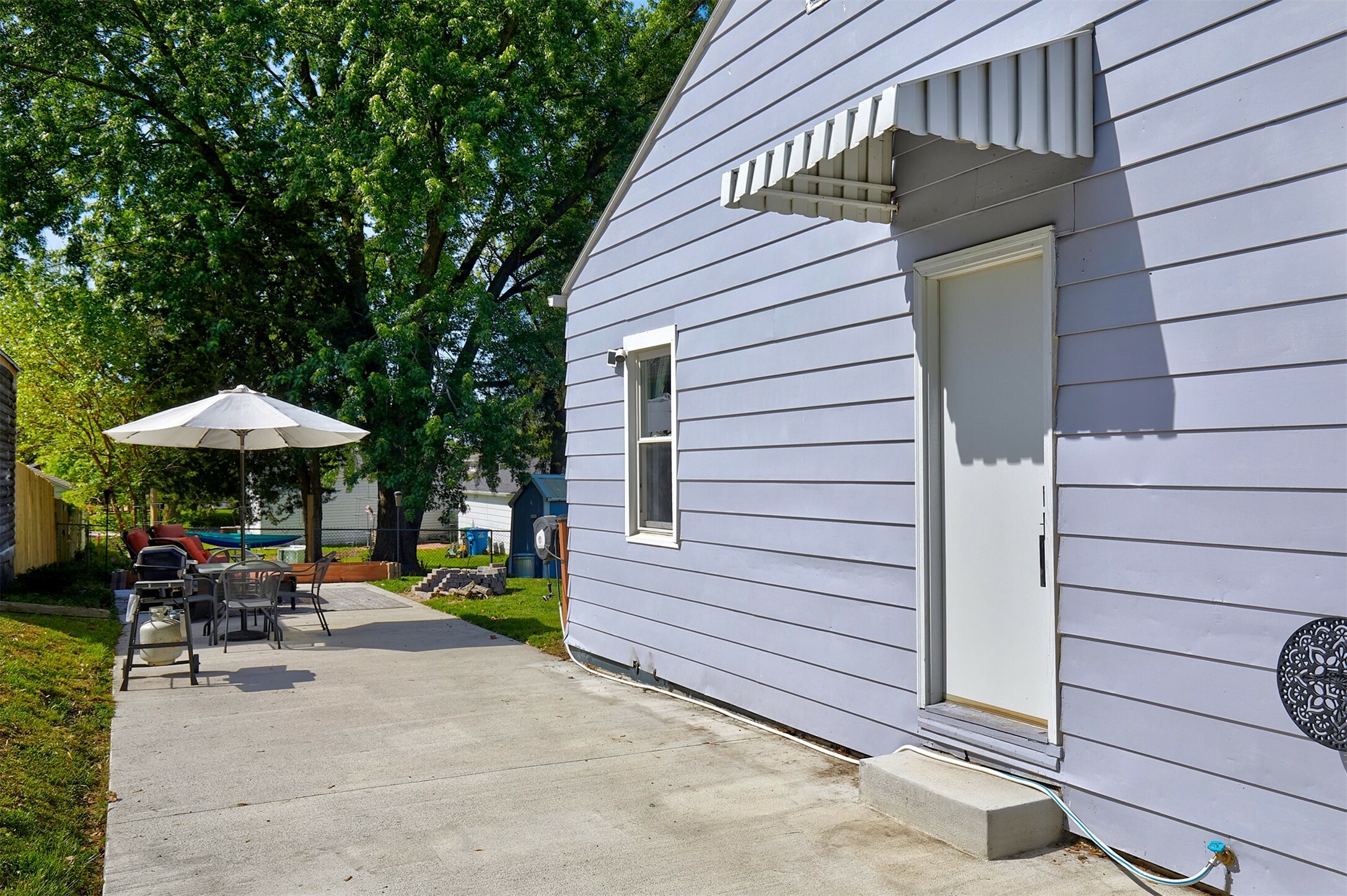 Property Photo: 321 E Sheridan Avenue IA 50313