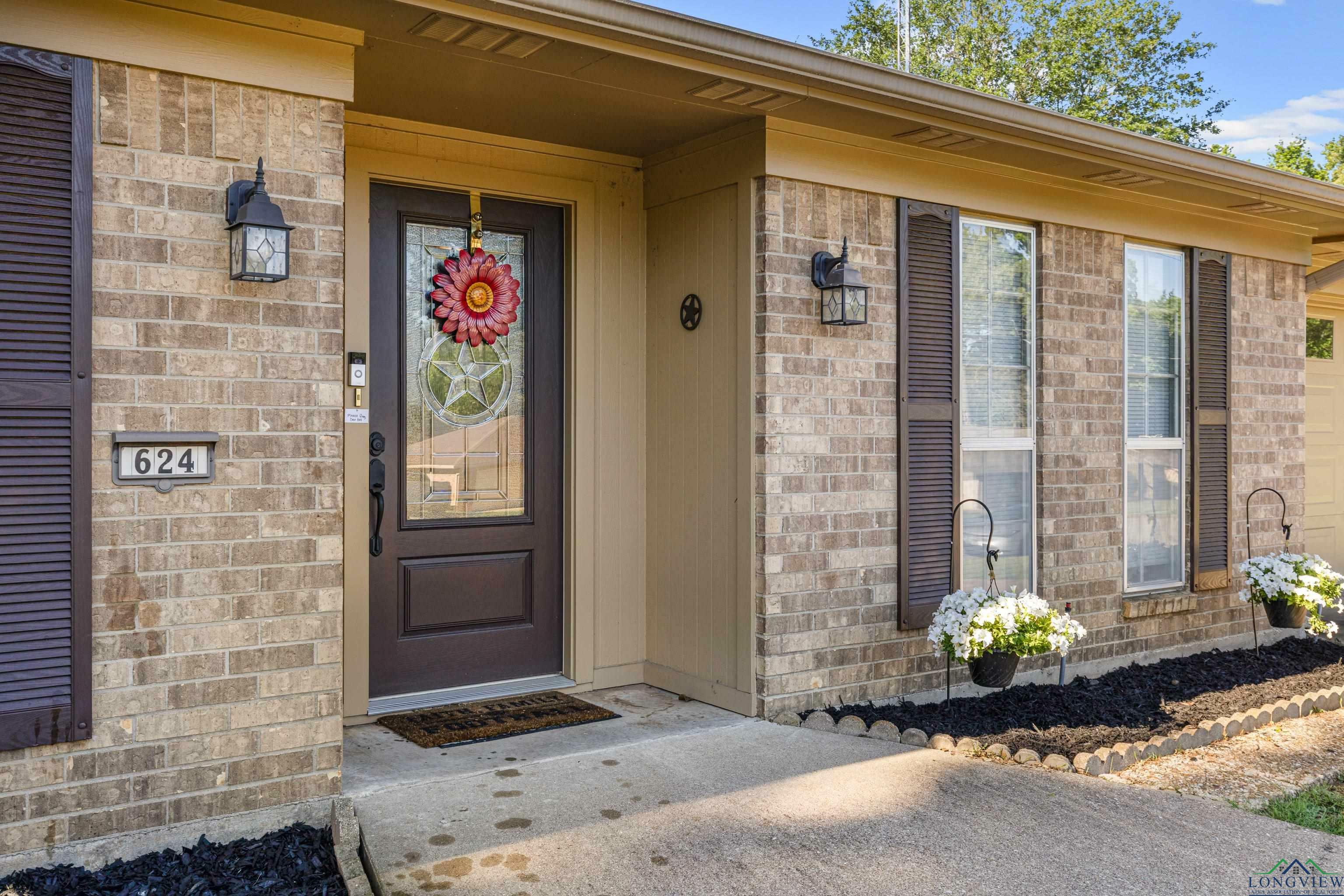 Property Photo: 624 Green Oak TX 75604