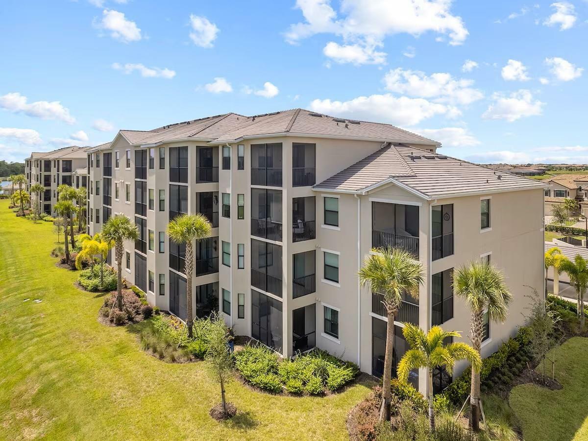 Property Photo: 17902 Gawthrop Drive 401 FL 34211