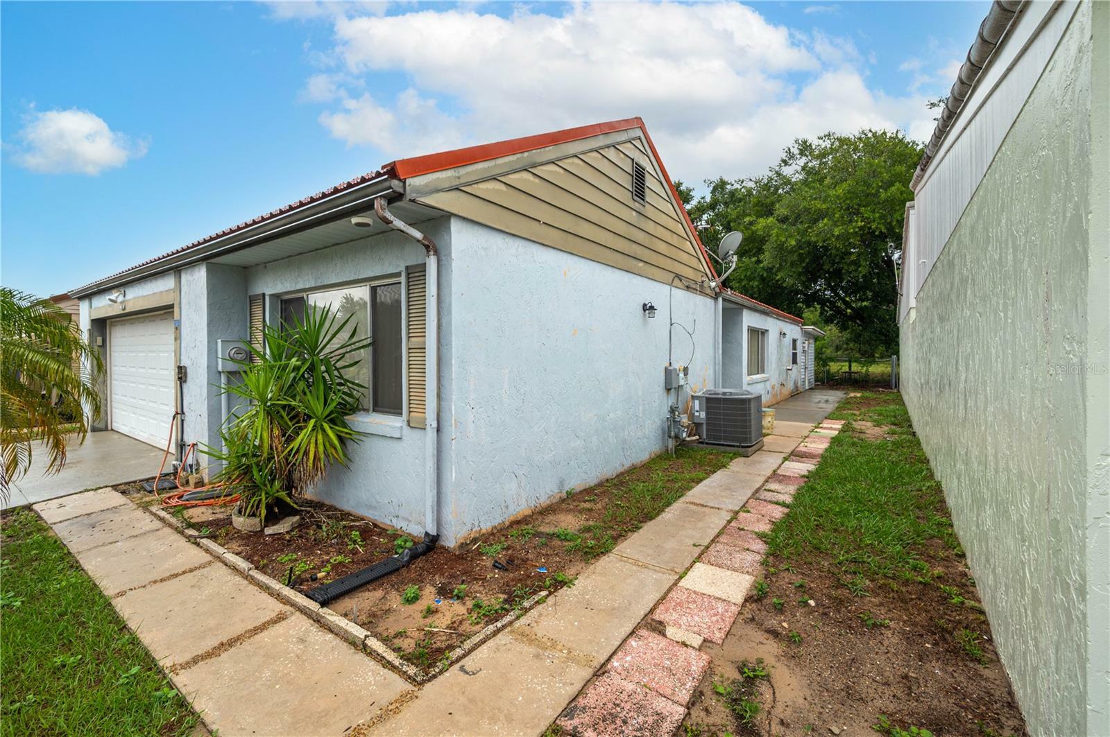 Property Photo: 409 San Jose Drive FL 33884