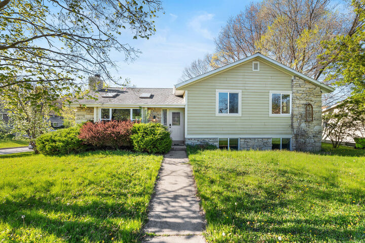 Property Photo:  252 Willow Dr  WI 53029 