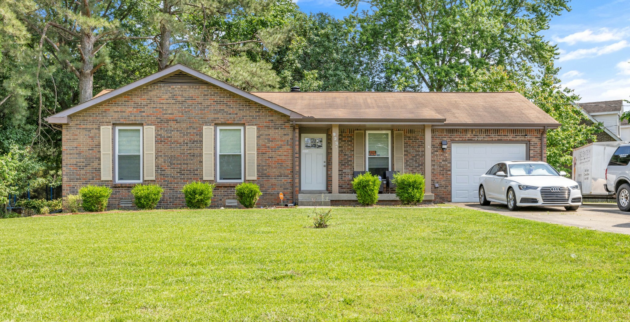 Property Photo: 923 Dominion Dr TN 37042