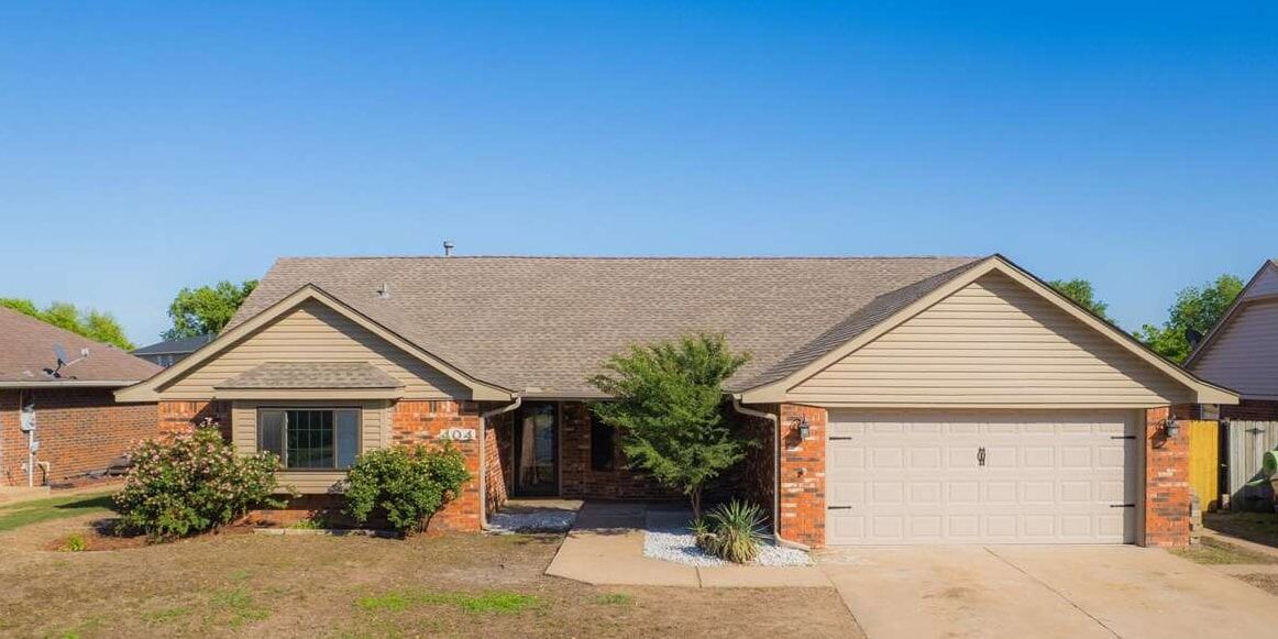Property Photo:  404 Wren Dr  OK 74604 