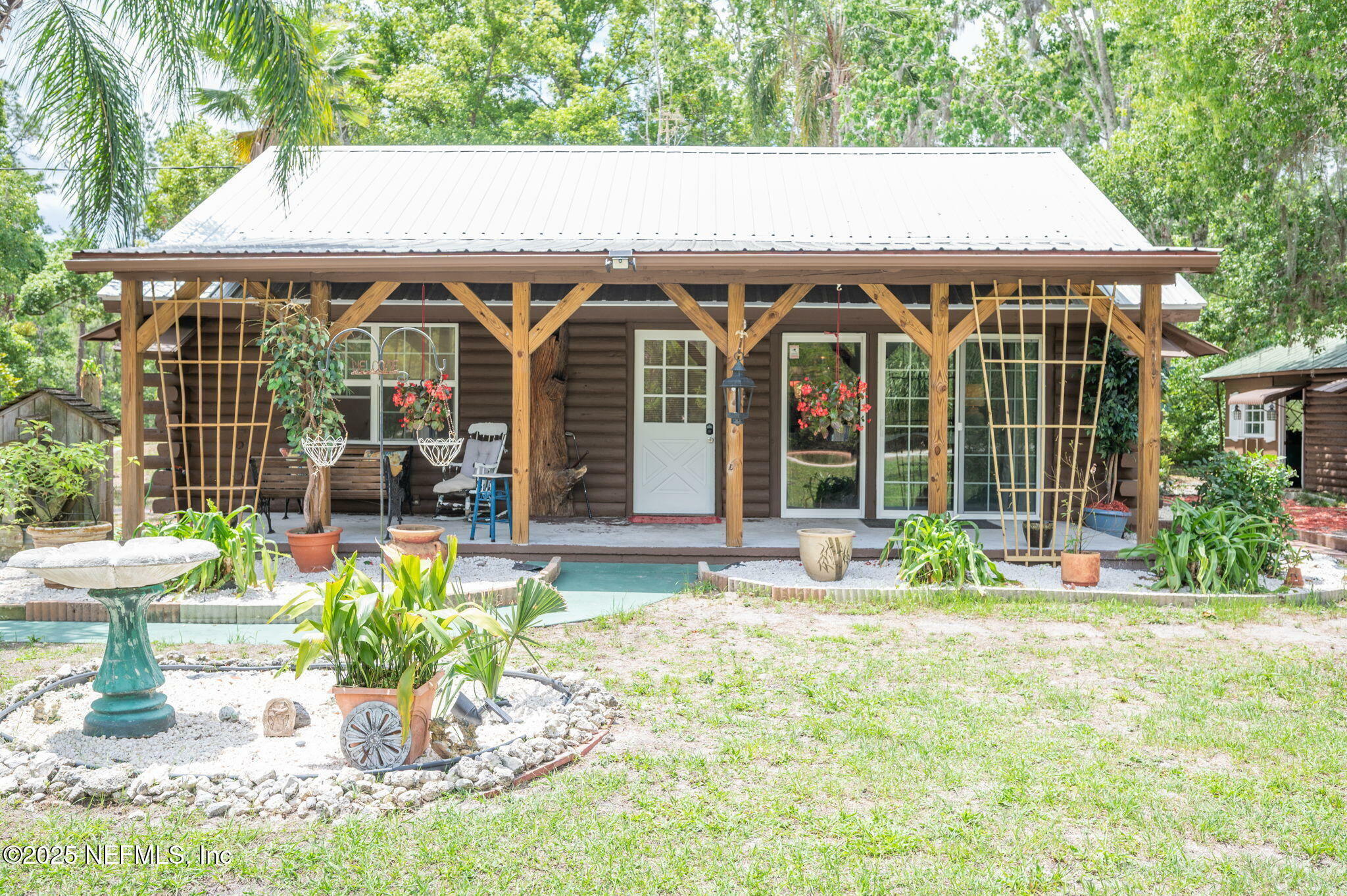 Property Photo: 133 Seminole Trail FL 32139