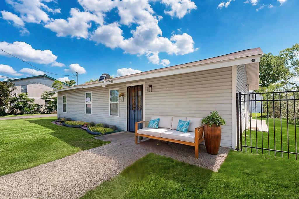 Property Photo: 1508 E Dellis Street TX 75142