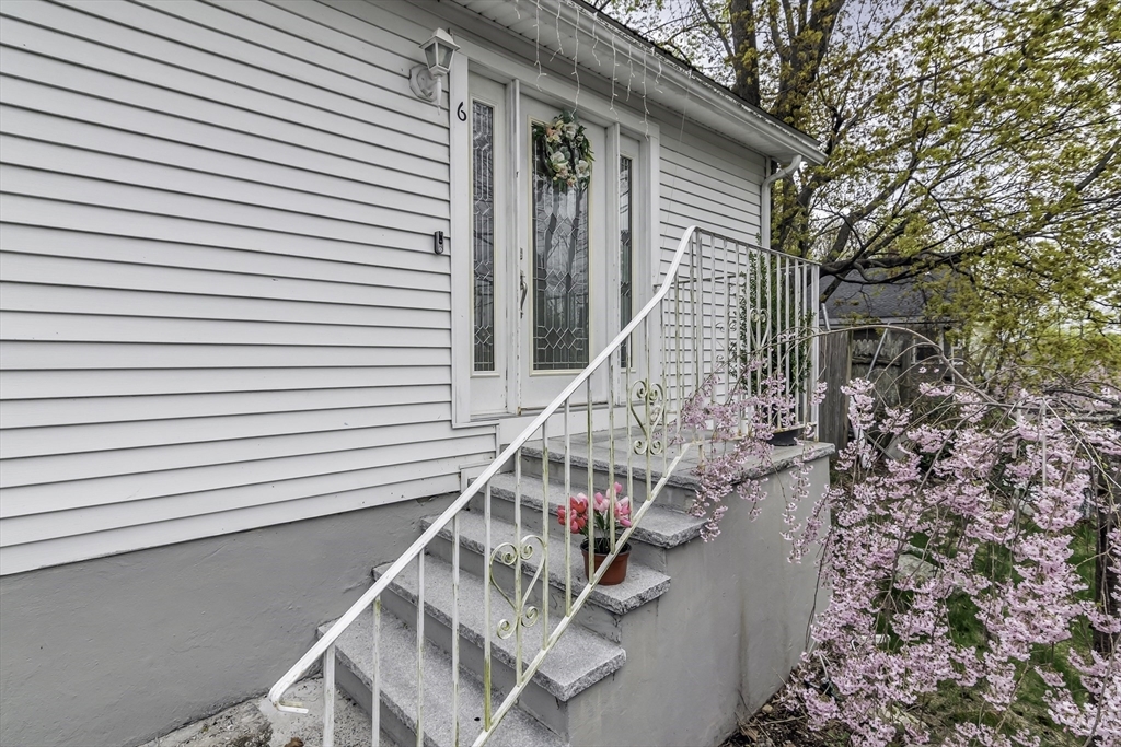 Property Photo:  6 Endicott Street  MA 01841 