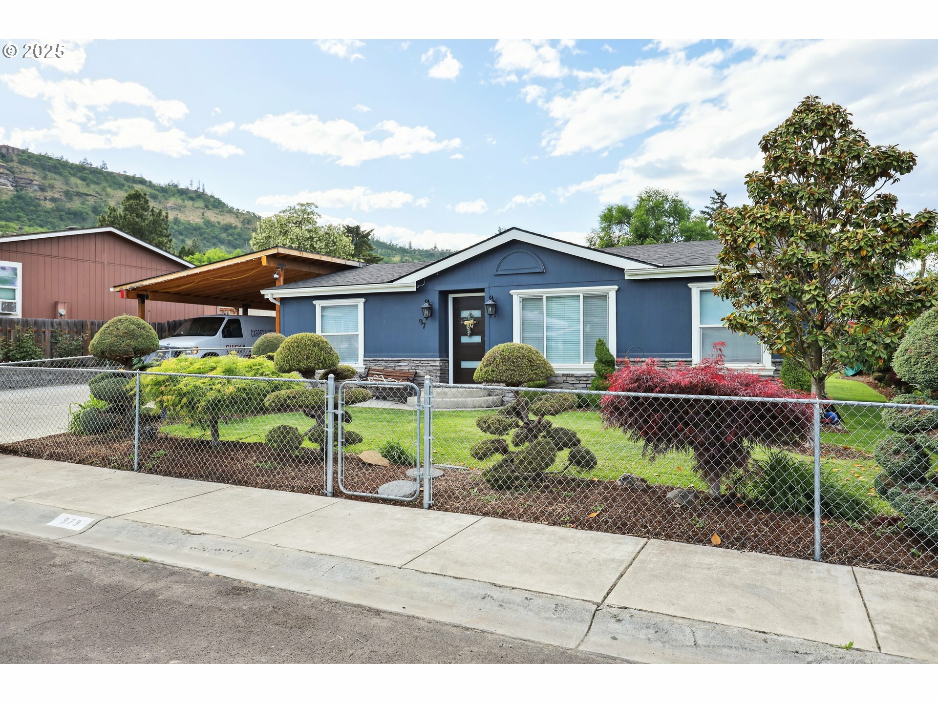 Property Photo: 973 Honey Do St OR 97058