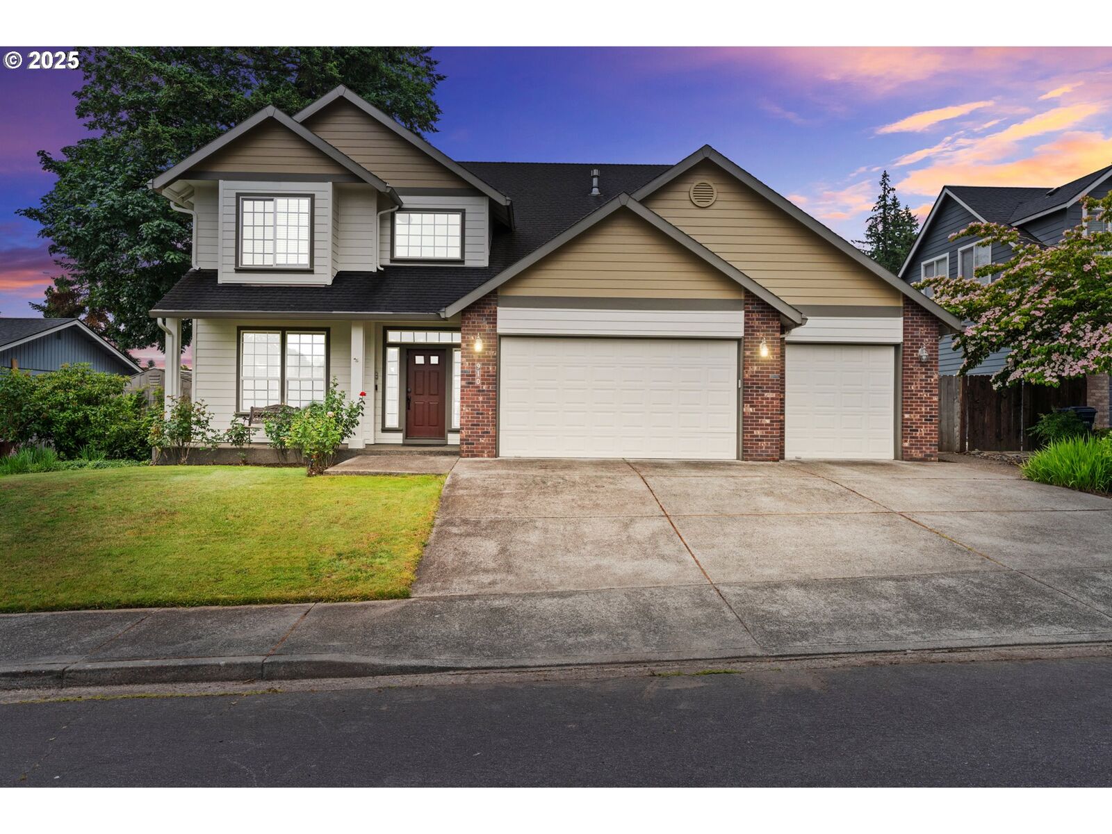 Property Photo: 910 NW 22nd Ave WA 98607