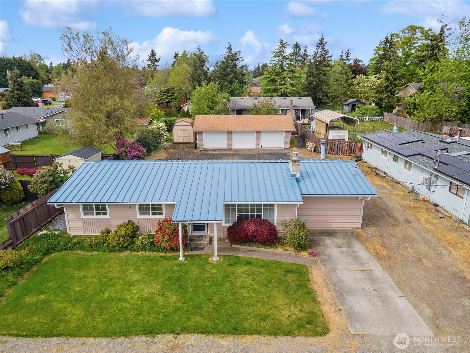Property Photo: 1414 S 244th Street WA 98198