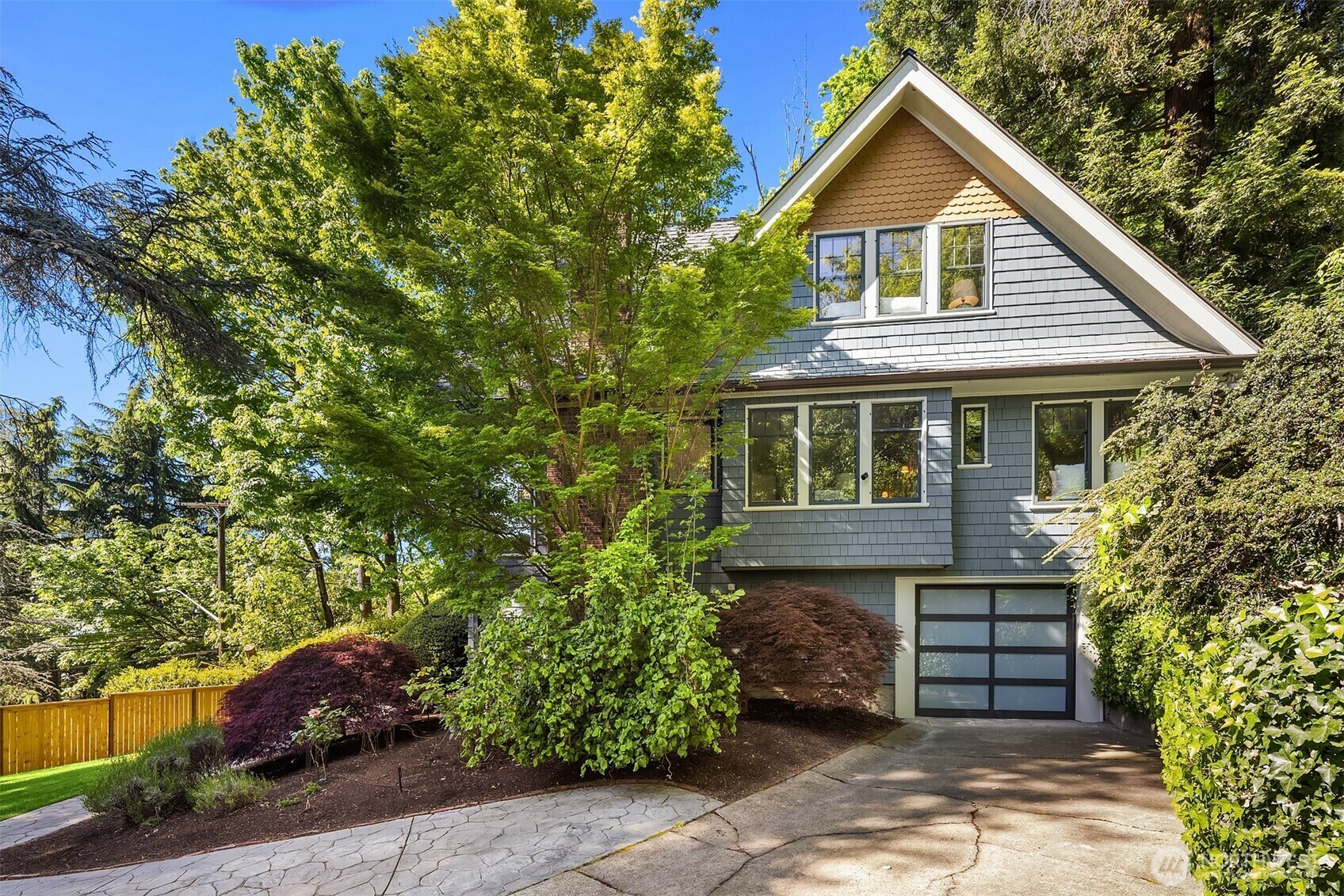 Property Photo: 1618 Lakeview Boulevard E WA 98102