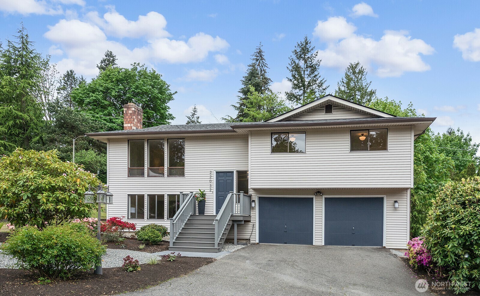 Property Photo: 22032 3rd Place W WA 98021