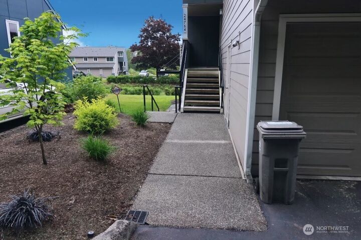 Property Photo:  24762  45th Avenue S 12-D1  WA 98032 