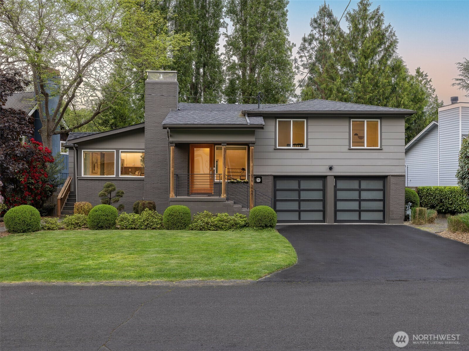 Property Photo: 9122 Matthews Avenue NE WA 98115