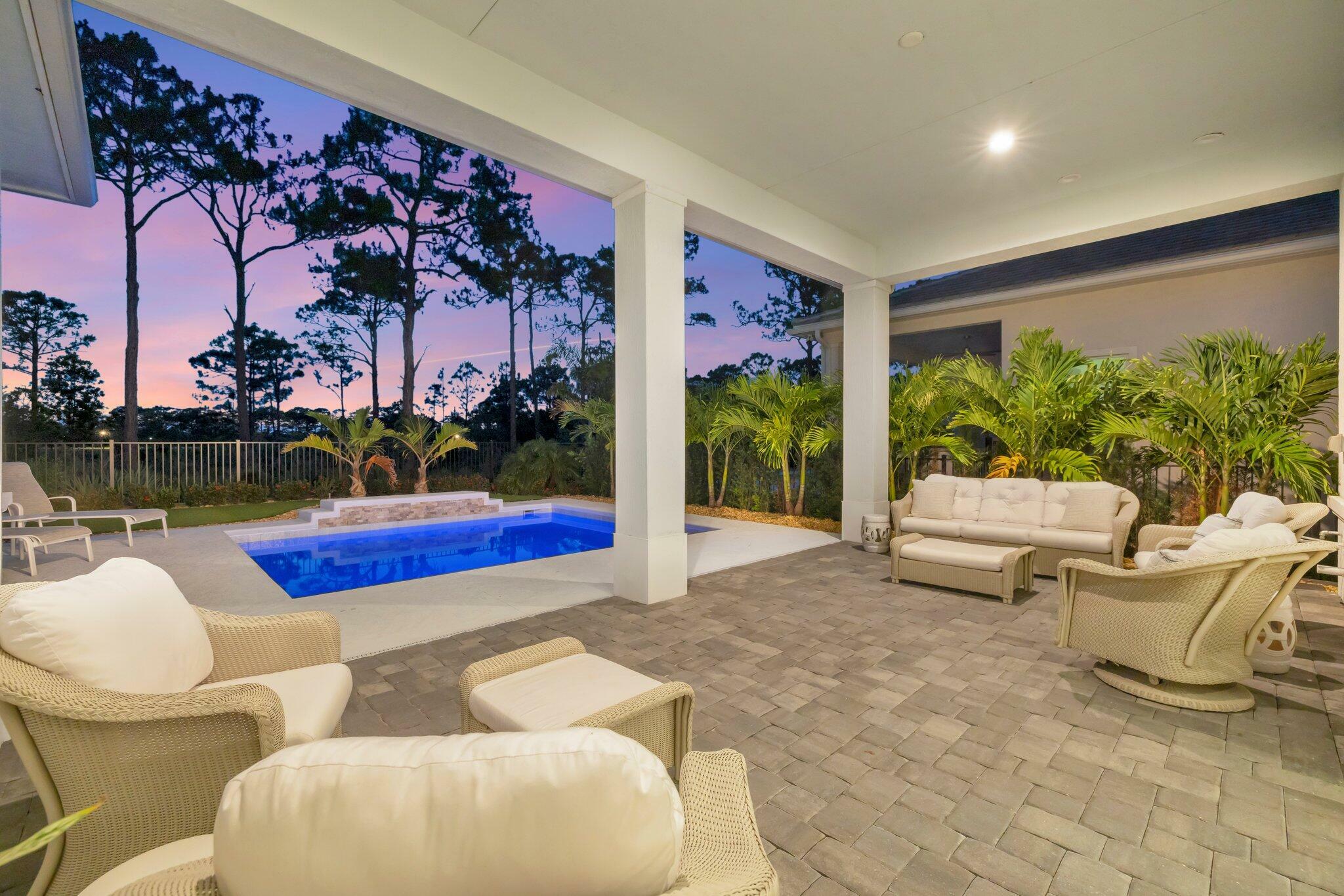 Property Photo: 211 SE Calmo Circle FL 34984