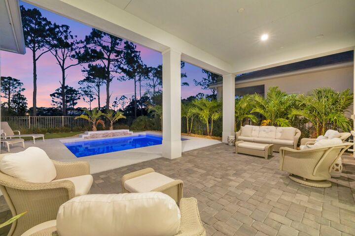 Property Photo:  211 SE Calmo Circle  FL 34984 