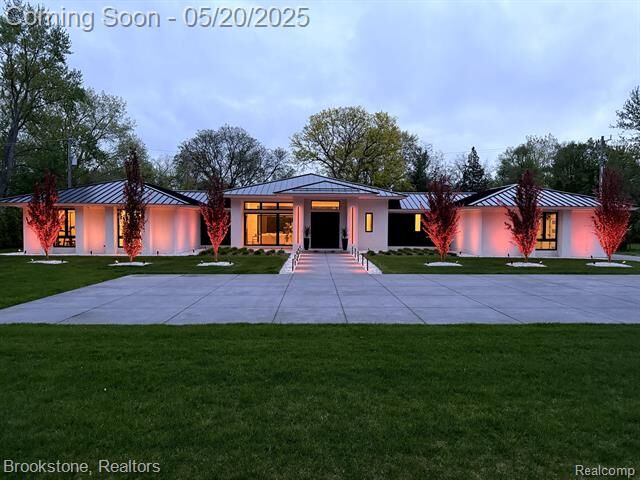 Property Photo:  4144 Rouge Circle Drive  MI 48098 