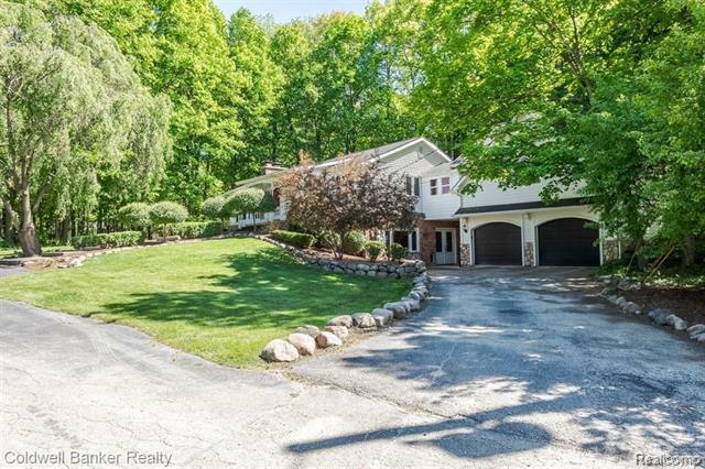 Property Photo: 631 Fairbrook Street MI 48167