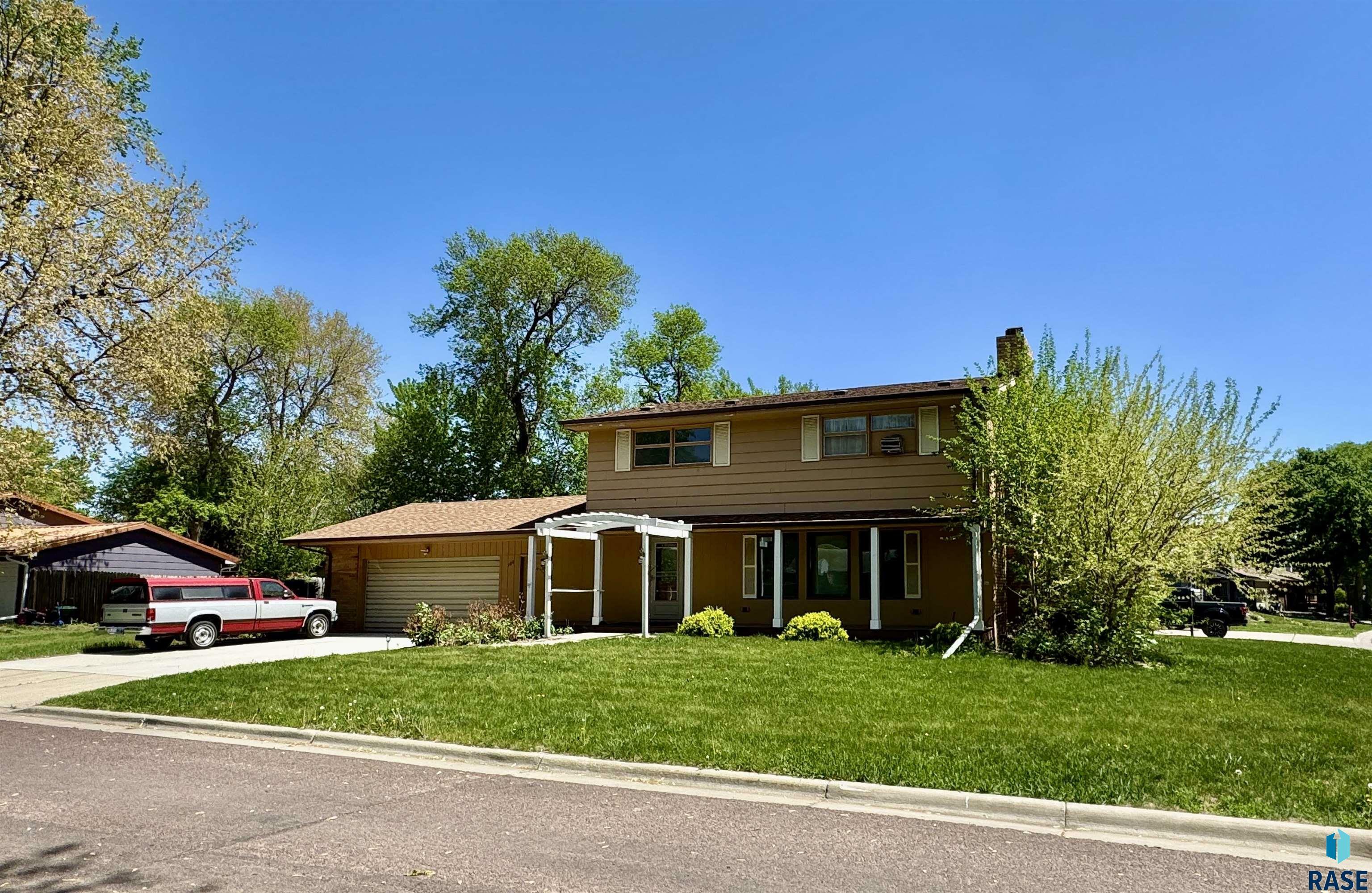 Property Photo: 100 N Needles Dr SD 57005