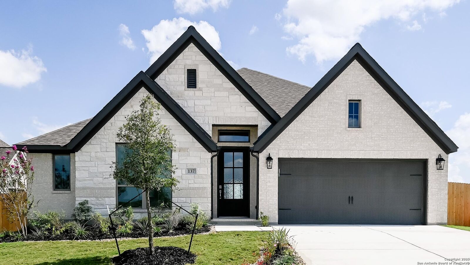 Property Photo:  137 Krueger Way  TX 78108 