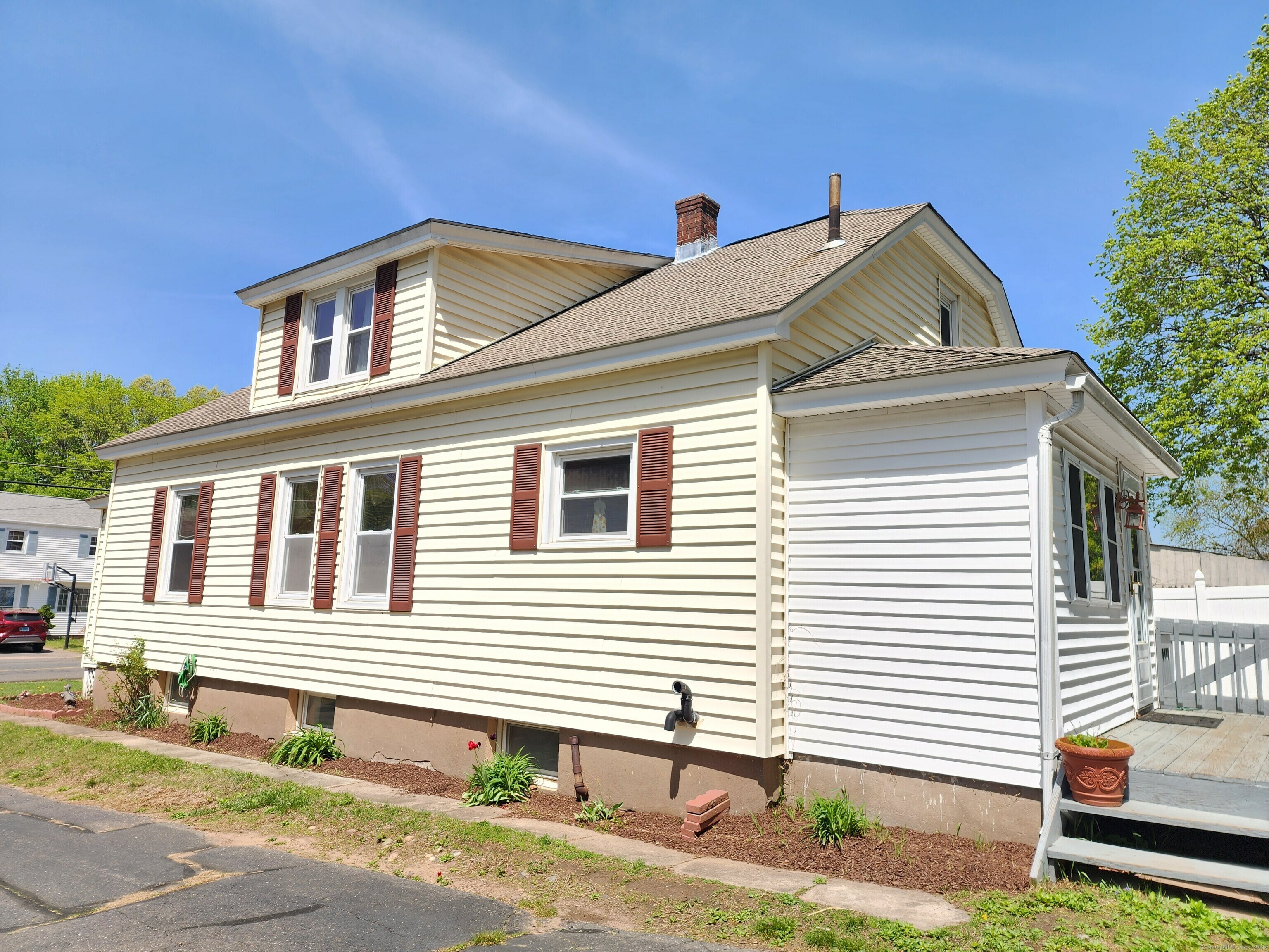 Property Photo: 61 Hawthorne Street CT 06042