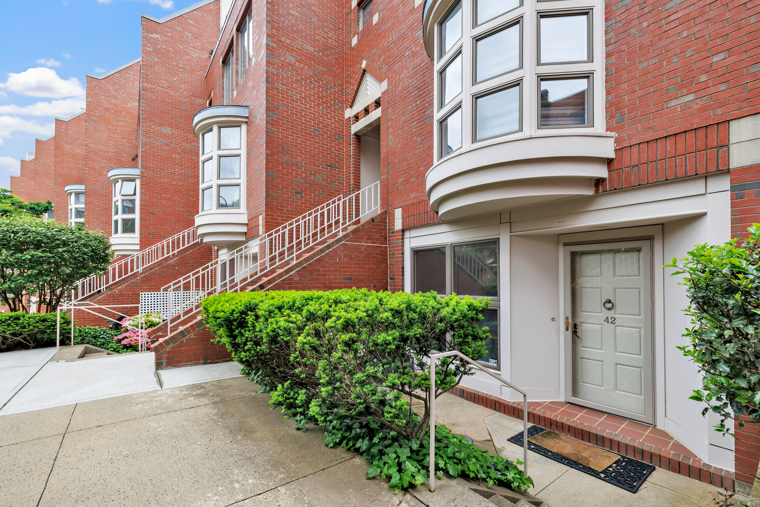 Property Photo: 42 Temple Court 42 CT 06511