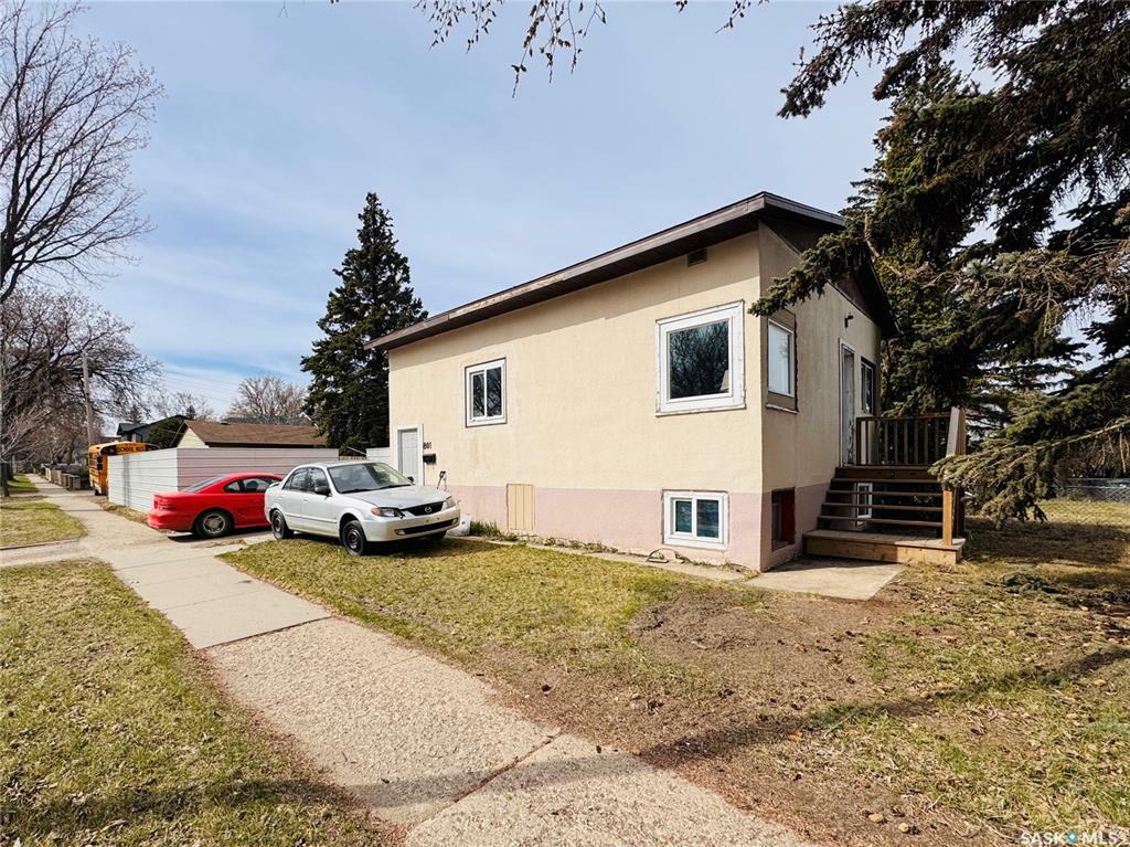 Property Photo: 801 33rd Street W SK S7L 0W5