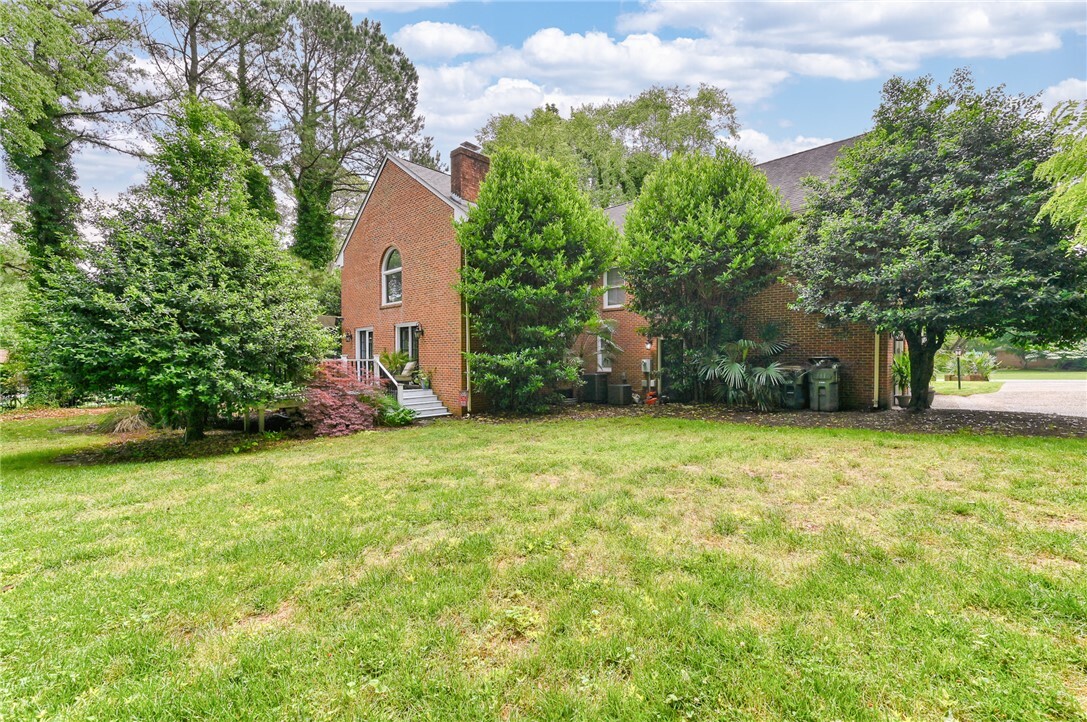Property Photo: 705 Marlbank Drive VA 23692